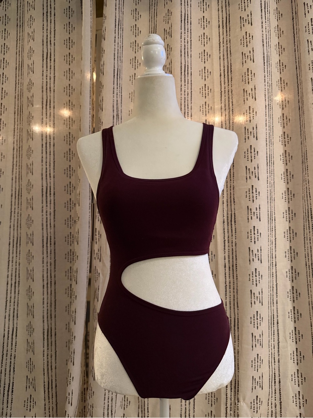 Alphalete Cutout Bodysuit in Burgundy
